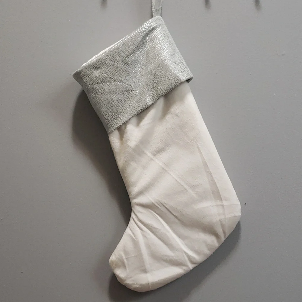 Berkshire Blanket Ivory w/ Silver Metallic Snakeskin Edging Stocking